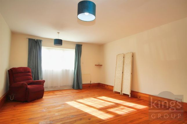 10 Willow House, Berwick Close, Waltham Cross photo 2