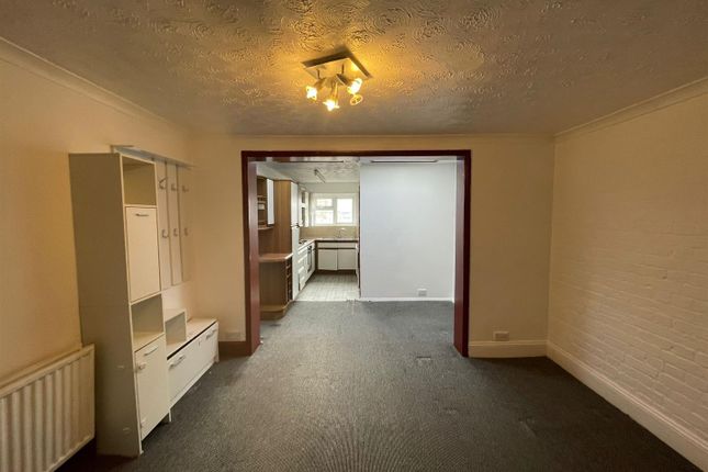 Flat 1 Above Shop, 1, Church Street, Chatham photo 3