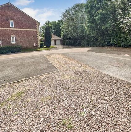 18, Farriers Court, Peterborough photo 4