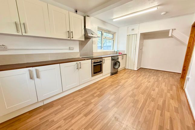 Flat 4, Belgrave Court, Pontnewynydd, Pontypool photo 2