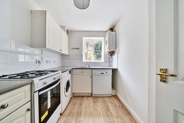 96, Grimsby Grove, London photo 3