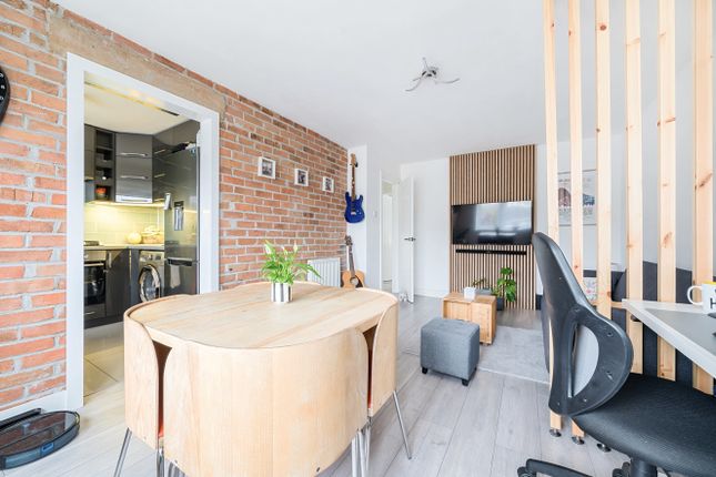 Flat for sale in Dunster Close, Barnet