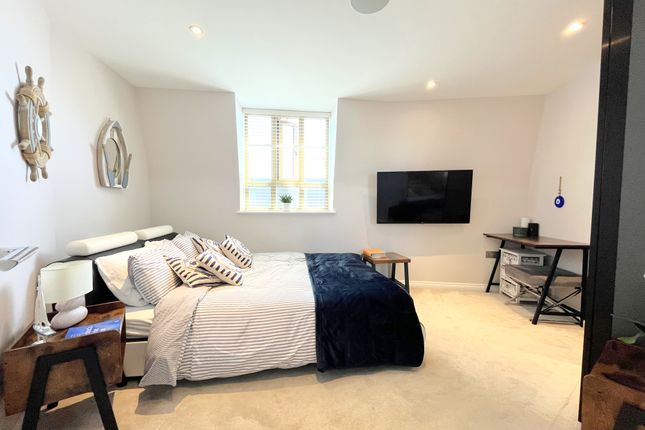 flat 8 courtway house, Hamlet Court Road, Westcliff-on-Sea photo 2