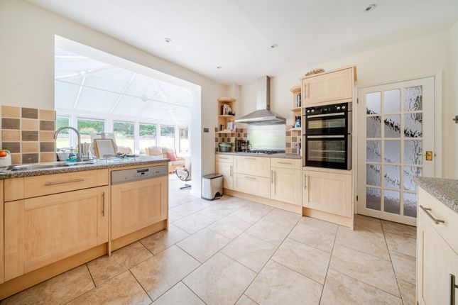 3, St. Huberts Close, Buckinghamshire photo 3