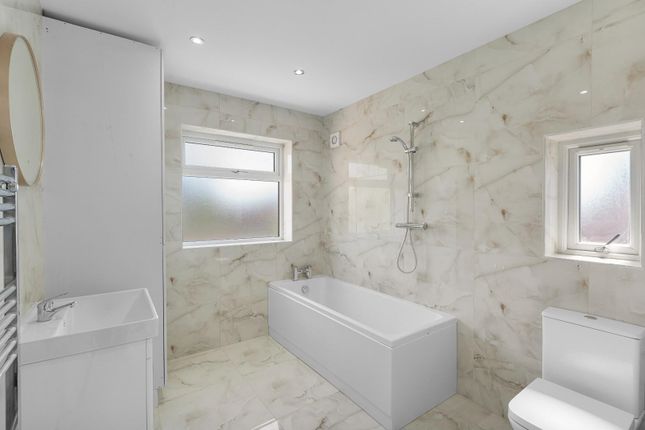 21, Moor Allerton Avenue, Leeds photo 4