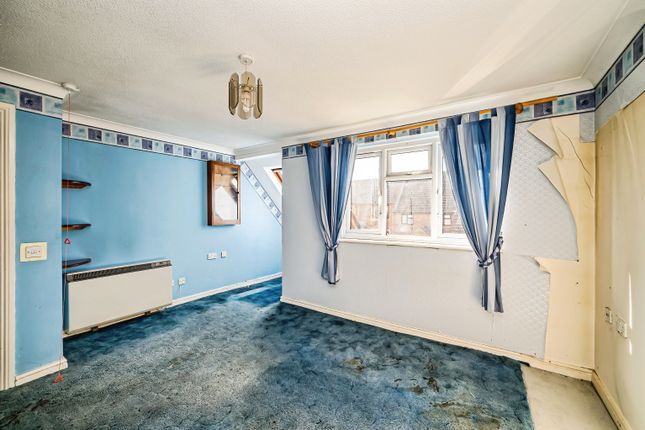 104, Landsdowne Way, Cressex photo 3