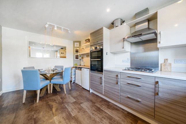 6 Spire Way, Rochester photo 4