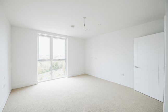 Flat for sale in Park Rise, Park Hill Close, Hornchurch