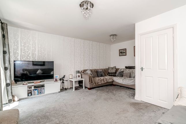 37 Duxbury Gardens, Chorley photo 3