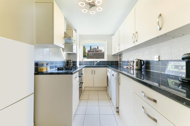 Flat for sale in Downs Hill Road, Epsom