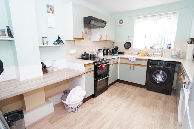 17, Dunkhill Croft, Bradford photo 5