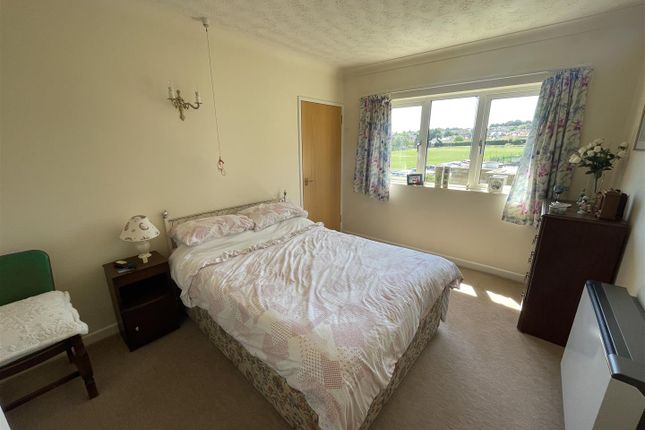 18, Wyvern Court, Crewkerne photo 4