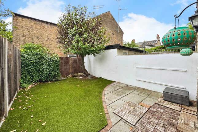 GFF 15, Balmoral Road, London photo 3
