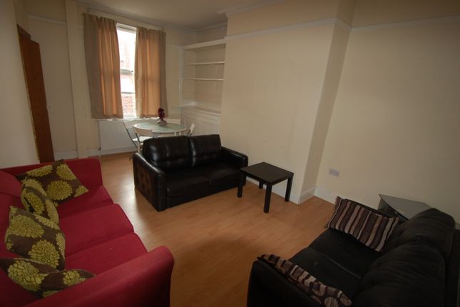 Terraced house to rent in Richmond Avenue, Leeds