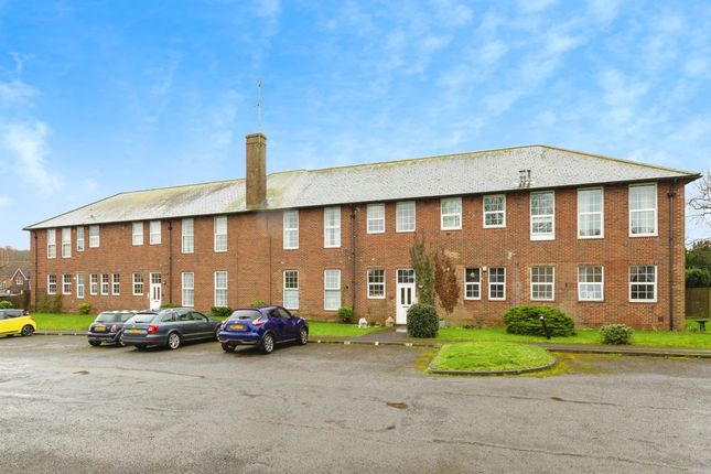 Flat for sale in Redyear Court, Willesborough, Ashford