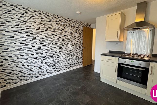 141 Hallow Drive, Newcastle upon Tyne photo 2