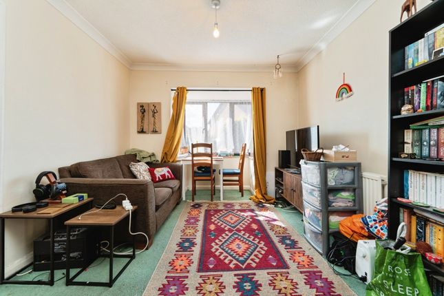 16, Dalton Way, Ely photo 2