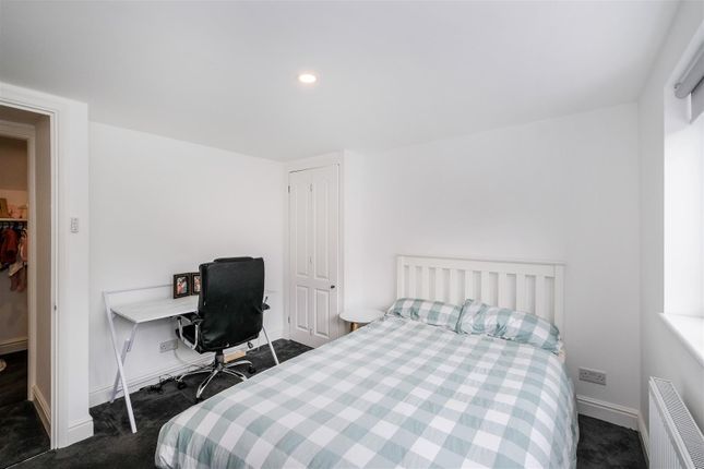 Link-detached house for sale in Forest Side, London
