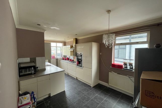 5, Kensington Drive, WOODFORD GREEN photo 5