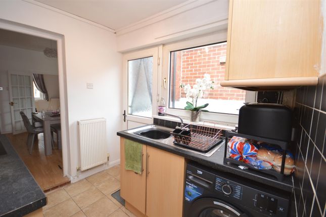 104, Longacre, Castleford photo 4