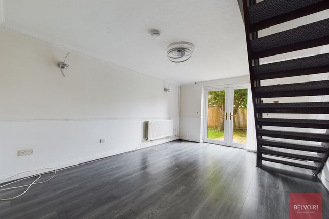 7, Latimer Court, Swansea photo 4