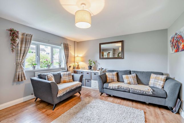 5, Mays Crescent, Cheltenham photo 2
