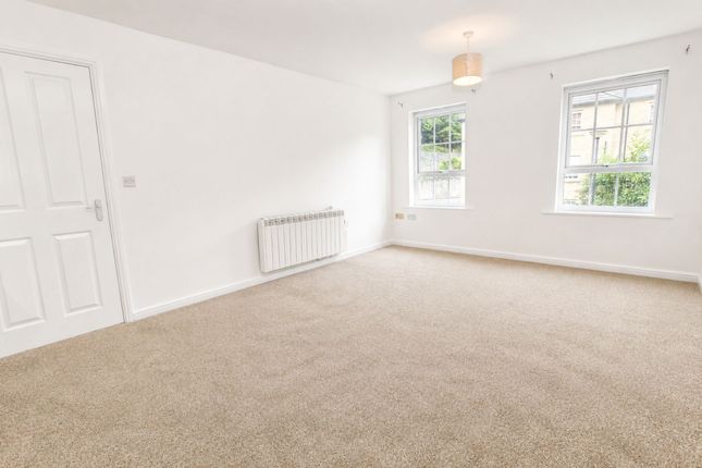 52 Gale Close, Littleborough photo 2