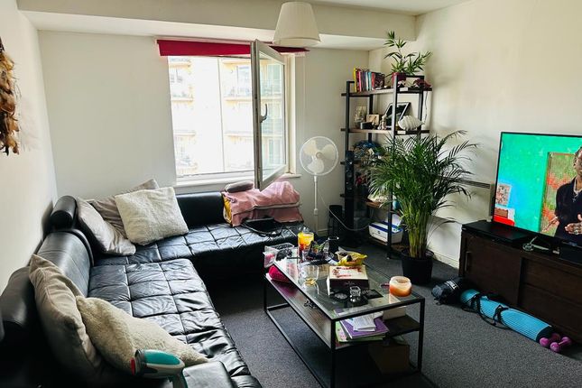 Flat 170, Berberis House, Feltham photo 4