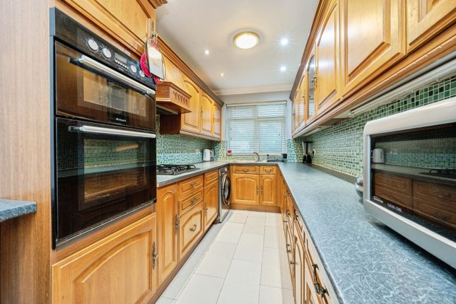 9, Thornhill Road, Luton photo 3