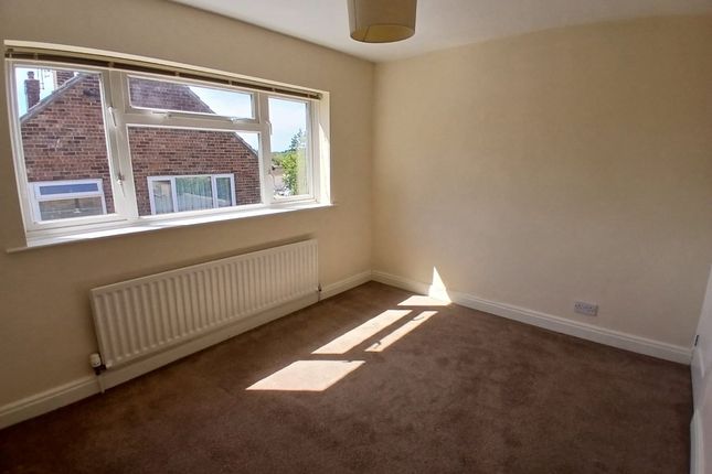 12, Westmead Drive, Salfords photo 5