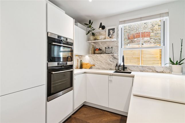 Flat for sale in Niton Street, London