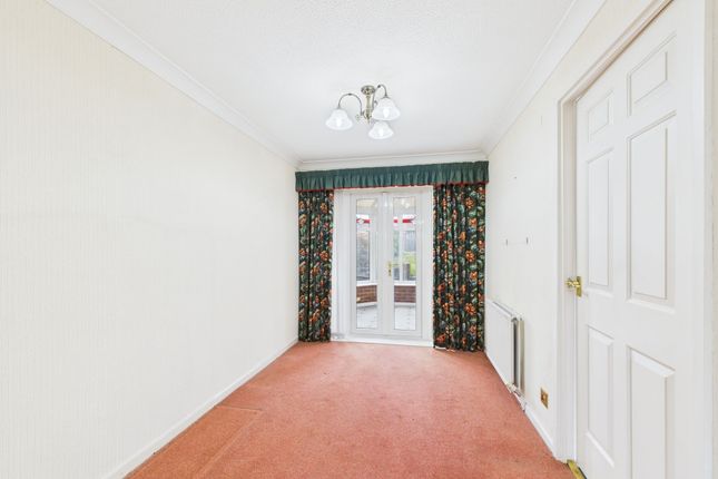 74 Hunts Cross Avenue, Liverpool photo 3