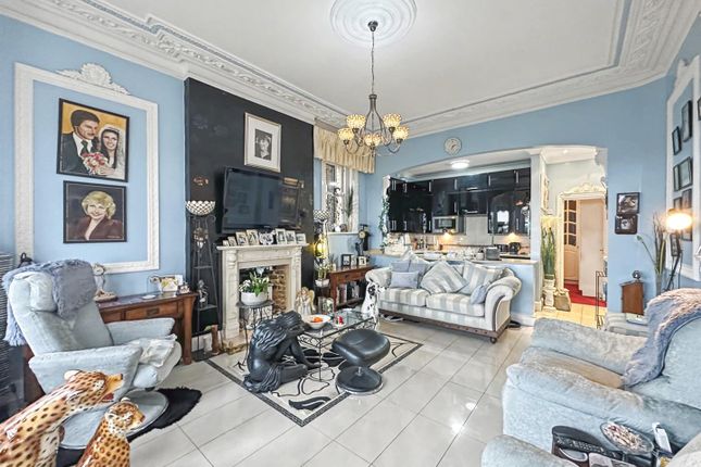 Flat 2, 14-15, Imperial Court, Westcliff Parade, Westcliff-On-Sea photo 3