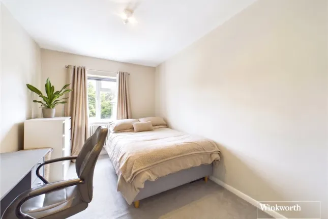 Manor Hall Drive, London photo 4