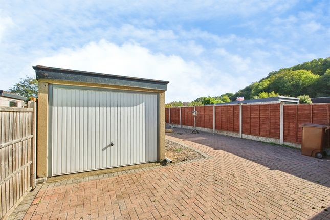 Marlborough Crescent, BURTON-ON-TRENT photo 4