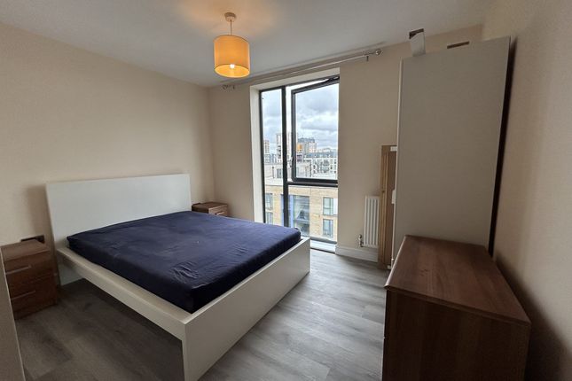 Flat Flat 52, 2, Joslin Avenue, London photo 3