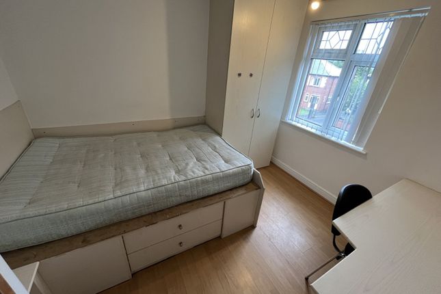 Becketts Park Drive, Leeds photo 4