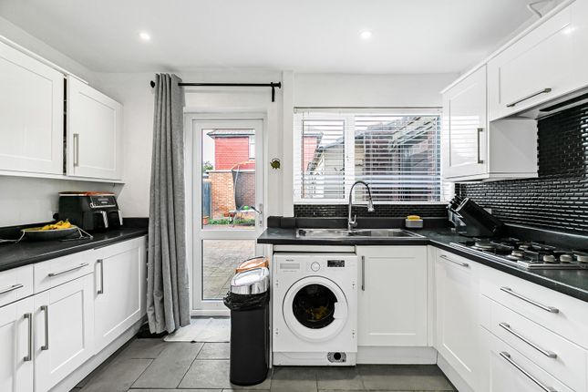 11, Kings Close, Surrey photo 4