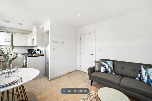 Flat to rent in Ellum House, Uxbridge