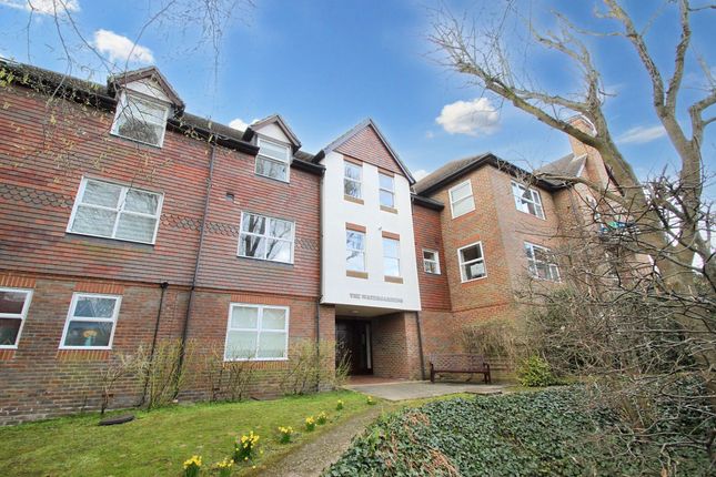 2-bed flat on Flat 5, The Watergardens Elrington Road, Woodford Green, £400,000