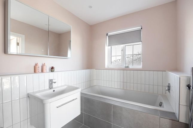 Old Fort Road, 156-022.Jpg