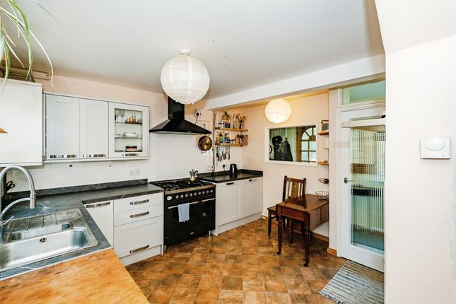 2, Cross Road Close, Brighton photo 4