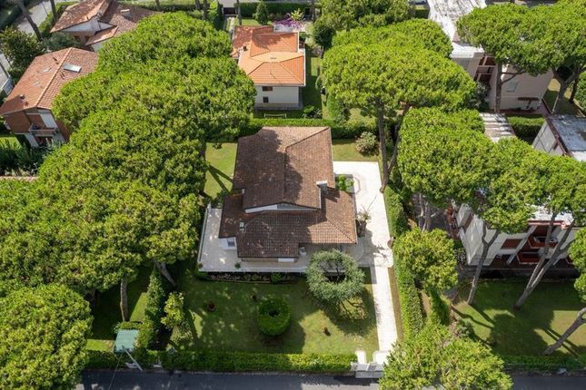 Villa for sale in Toscana, Lucca, Camaiore