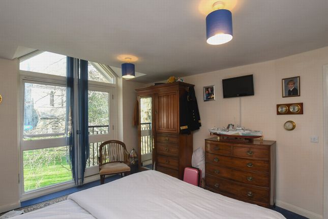 Flat for sale in Charlton Green, Dover