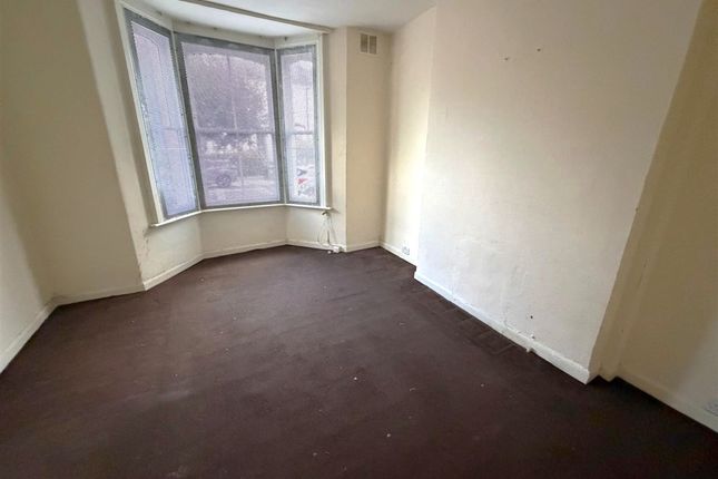 25B, Coningham Road, SHEPHERDS BUSH photo 2