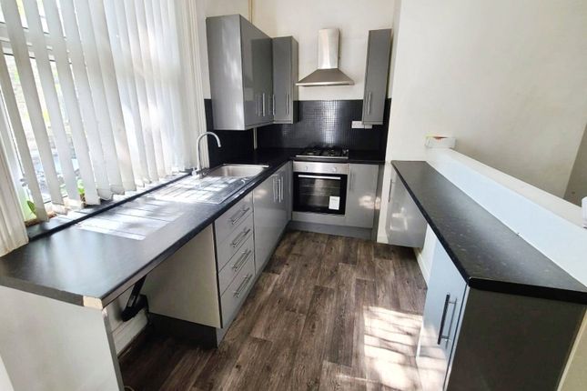 21, Surrey Street, West Yorkshire photo 4