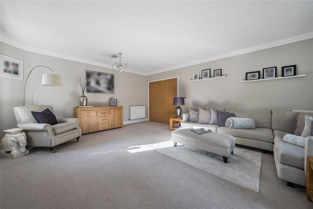 Denby Close, Berkshire photo 4