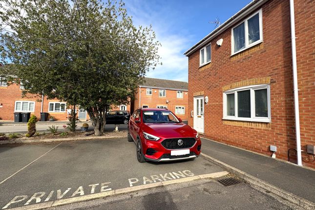 10, Doulton Court, Bedworth photo 2