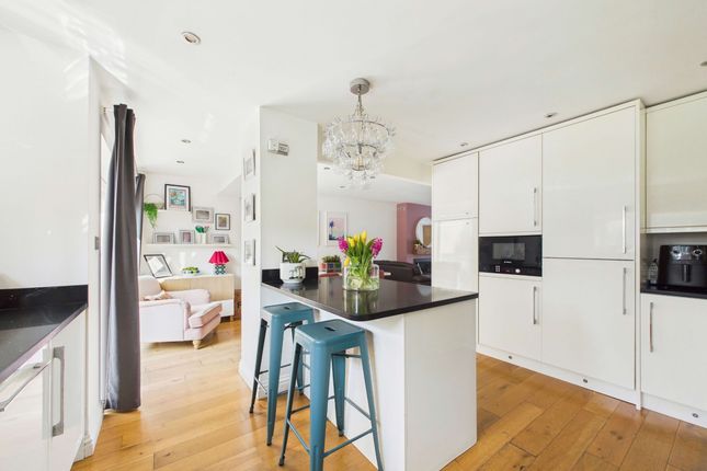 1 Fowey Avenue, Torquay photo 4