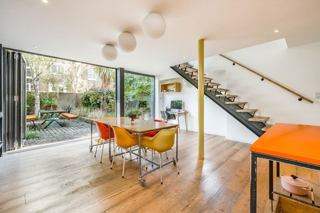 31, Hugo Road, London photo 2